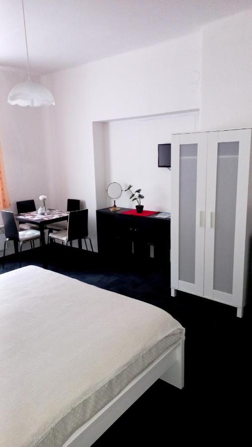 Apartmány Karlštejn Esterno foto